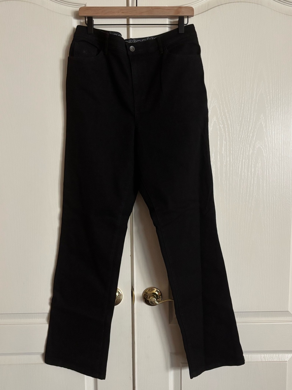 Gloria Vanderbilt black stretch, straight leg beaded pocket jeans size 14